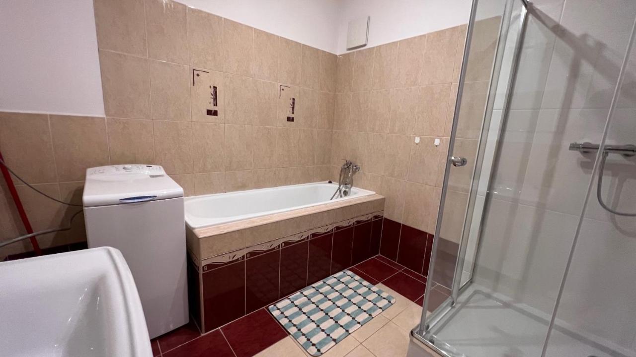 ברטיסלאבה 2 Room Apartment, Near Oc Galeria, Petrzalka מראה חיצוני תמונה