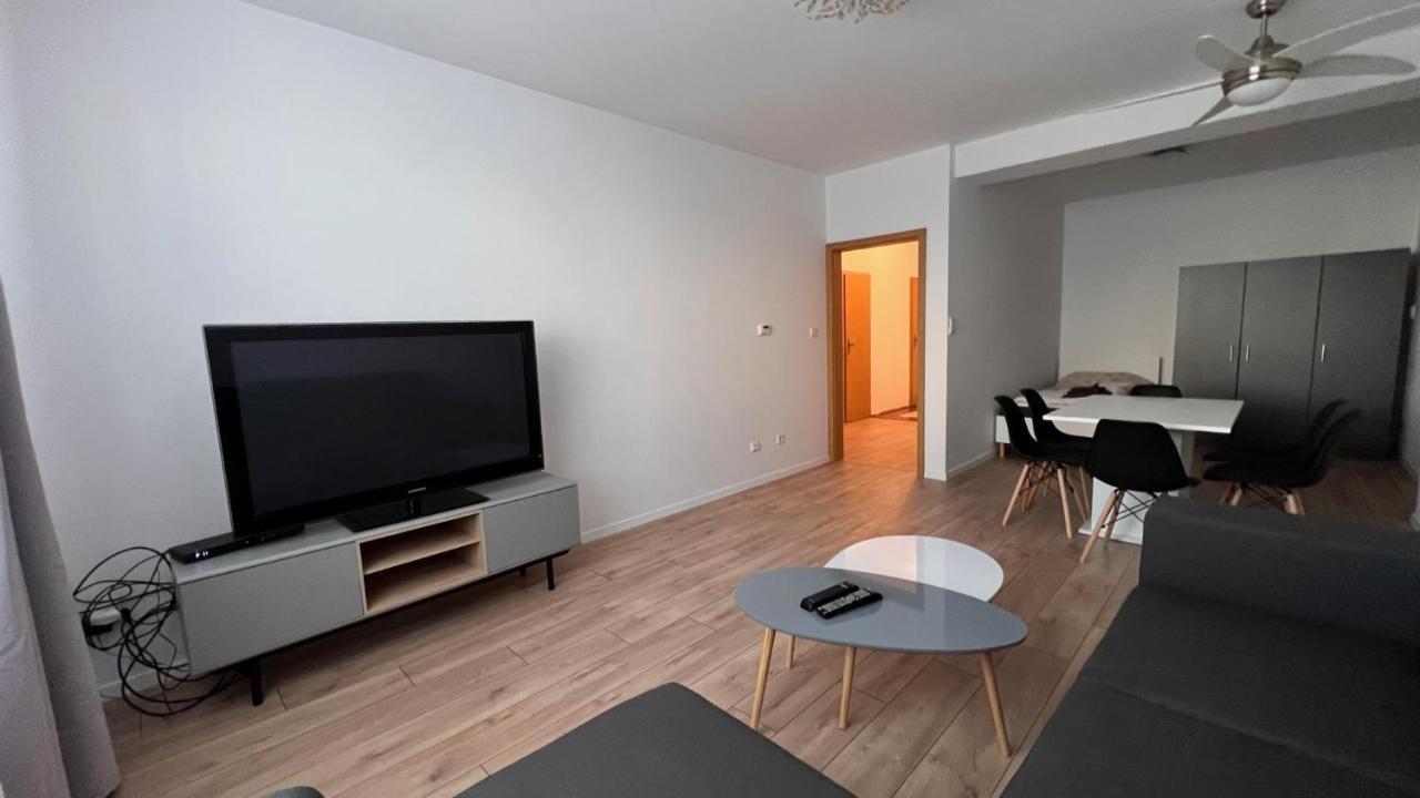ברטיסלאבה 2 Room Apartment, Near Oc Galeria, Petrzalka מראה חיצוני תמונה